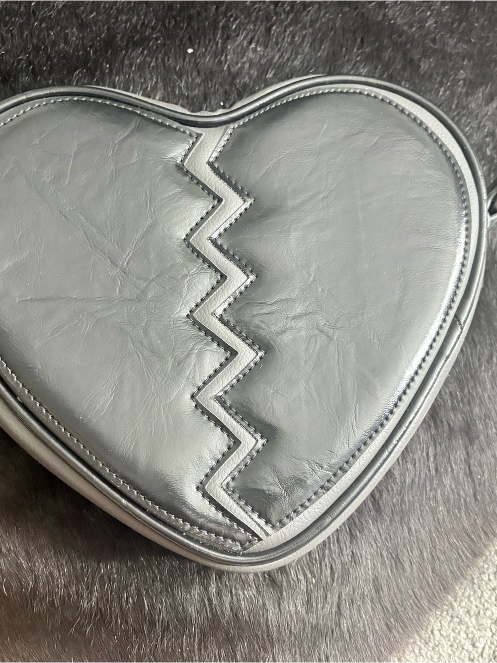 Heart-Shaped Black n blk broke heart LPS bag